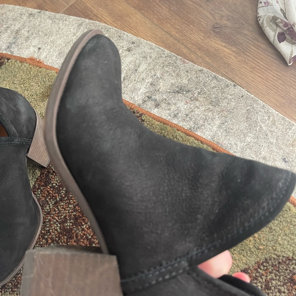 Sz 6.5 Lucky Booties - Picture 4 of 6